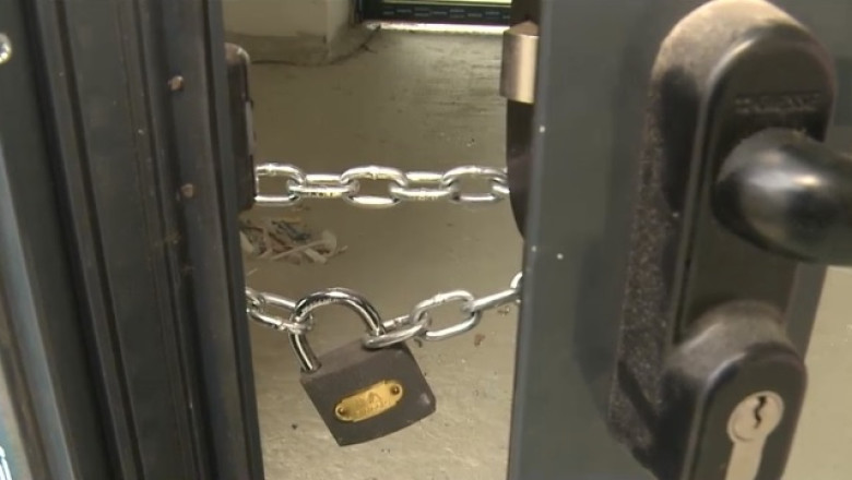 „Simtim frustrare”. Cladiri-muzeu de milioane de lei in scolile in Romania, elevi obligati sa invete in containere Imagine