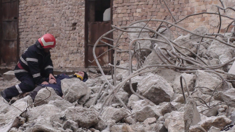 Simulare de cutremur printre cladirile abandonate din Oradea Imagine