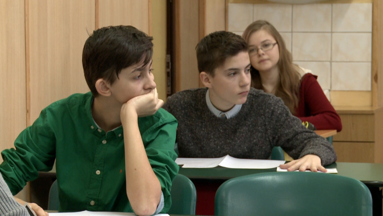 Simularea Evaluarii Nationale sub supraveghere video, la Iasi Imagine