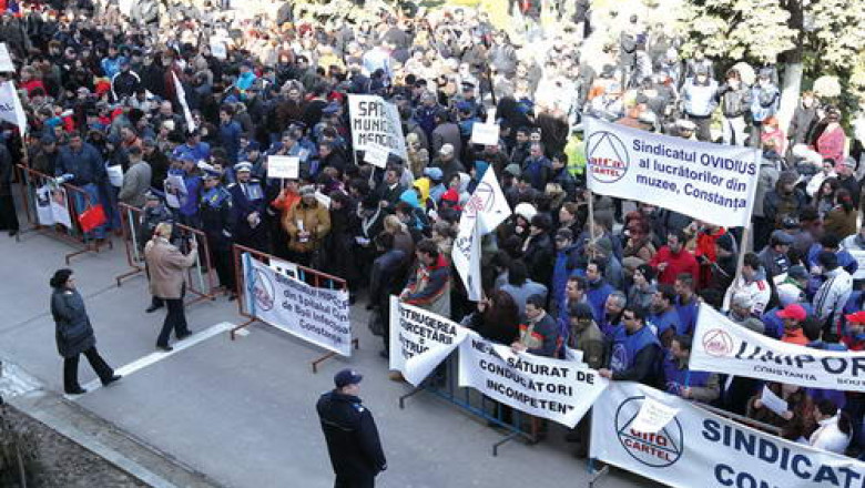 Sindicalistii Cartel Afla au pichetat Prefectura Constanta  Imagine