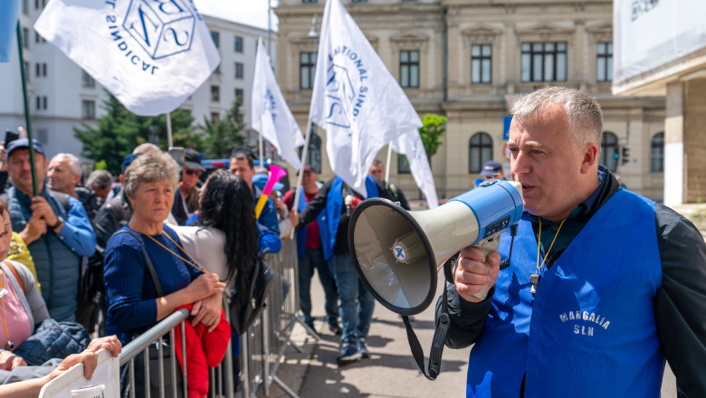 Sindicatele pregatesc proteste impotriva masurilor fiscale si strang semnaturi pentru greva generala Imagine