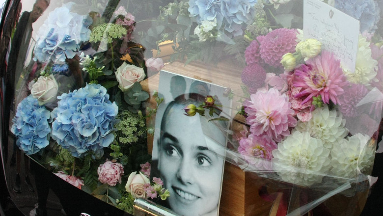 Sinead O'Connor a fost inmormantata in Irlanda. Sute de oameni au condus-o pe ultimul drum, intr-o procesiune funerara publica Imagine