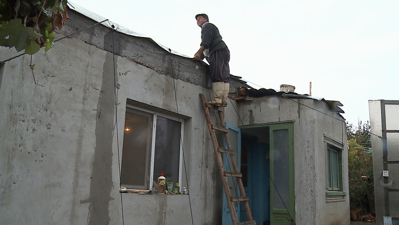 Sinistratii din Cataloi, judetul Tulcea, nu au primit bani de la stat pentru repararea caselor Imagine