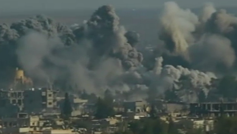 SIRIA. Jihadistii Statului Islamic, bombardati in Kobani Imagine