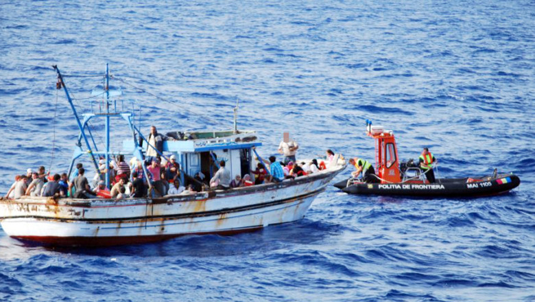 Sirieni salvati de politisti romani, in apropierea coastelor Italiei Imagine