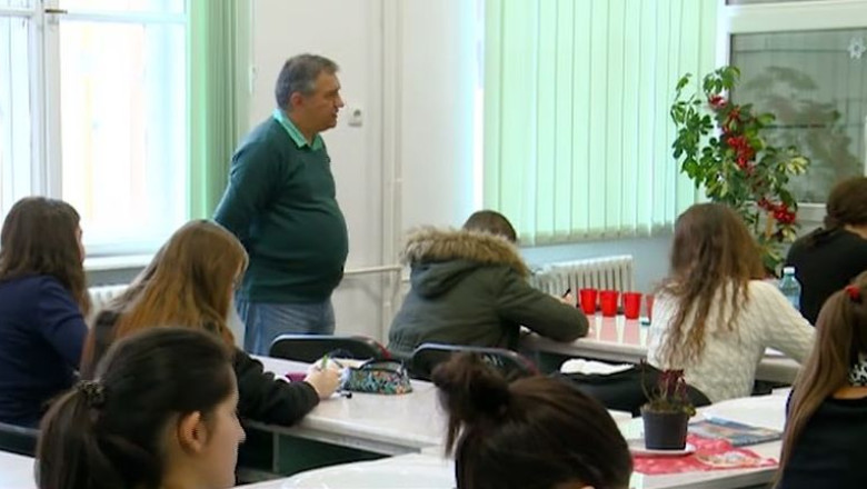 Sistem „repetent" pentru elevi premianti: ar putea parcurge doi ani de studiu intr-unul singur Imagine