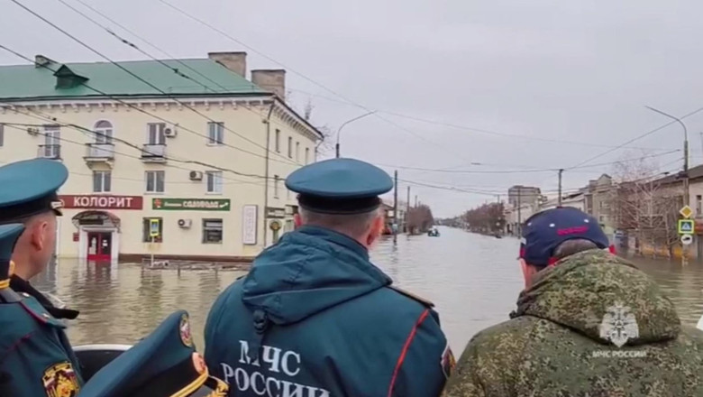Situatia inundatiilor din Urali se inrautateste. Putin l-a trimis pe ministrul pentru situatii de urgenta in regiune Imagine