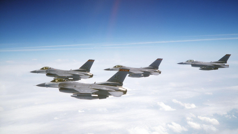 Situatie paradoxala: avioanele F-16 costa acum mai mult decat F-35. Un stat din America de Sud ar putea alege aparate Gripen sau Rafale Imagine