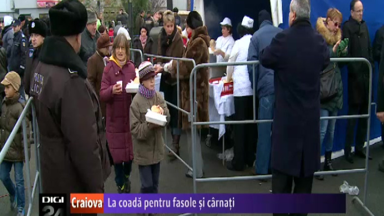 Slatinenii au stat la coada pentru fasole si carnati, de Ziua Nationala Imagine