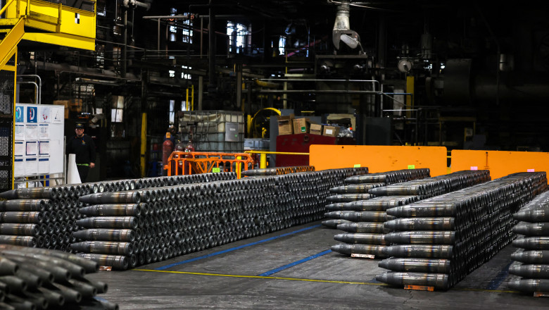 Slovacii au strans aproape 2 milioane de euro pentru ca Ucraina sa cumpere munitie. Guvernul slovac a oprit ajutorul pentru Kiev Imagine