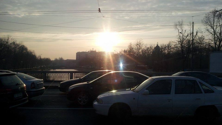 Soarele a aparut in Bucuresti dupa o luna de zile. Vremea se va incalzi usor in perioada urmatoare Imagine