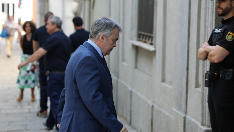 Socialistii spanioli vor fi dati afara din partid daca vor fi prinsi cu prostituate Imagine