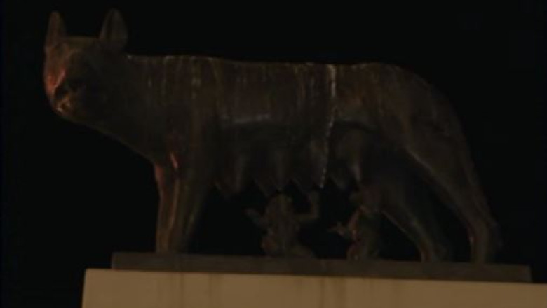 Soclul Lupoaicei din Constanta a fost vandalizat Imagine