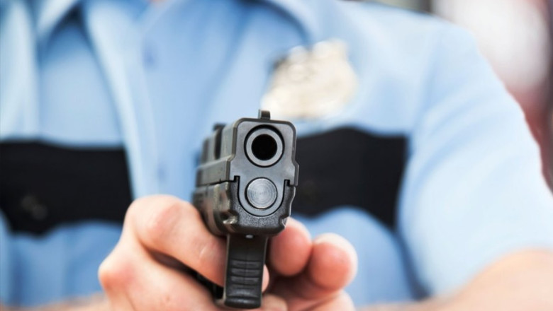 Sofer oprit de politisti cu gloante in anvelope, in Ialomita. Masina s-a rasturnat Imagine