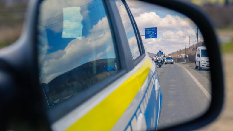 Sofer retinut dupa ce a lovit cu masina un politist si autospeciala MAI. S-au tras focuri de arma si a fost prins dupa o urmarire Imagine