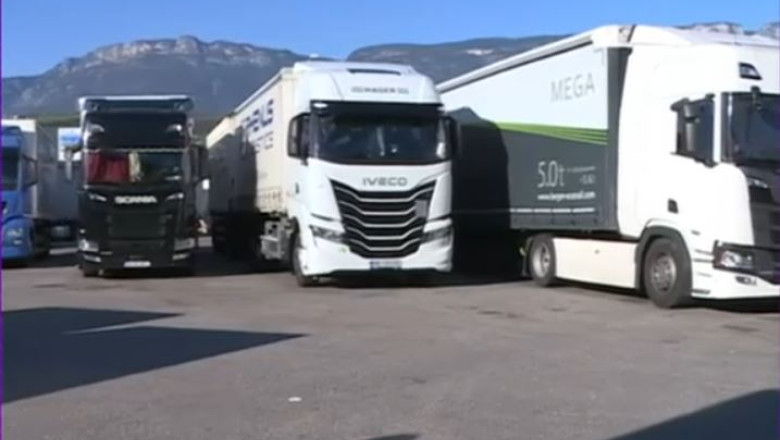 Sofer roman, injunghiat mortal in Italia. Tanarul de 32 de ani a fost gasit fara suflare langa TIR-ul pe care il conducea Imagine