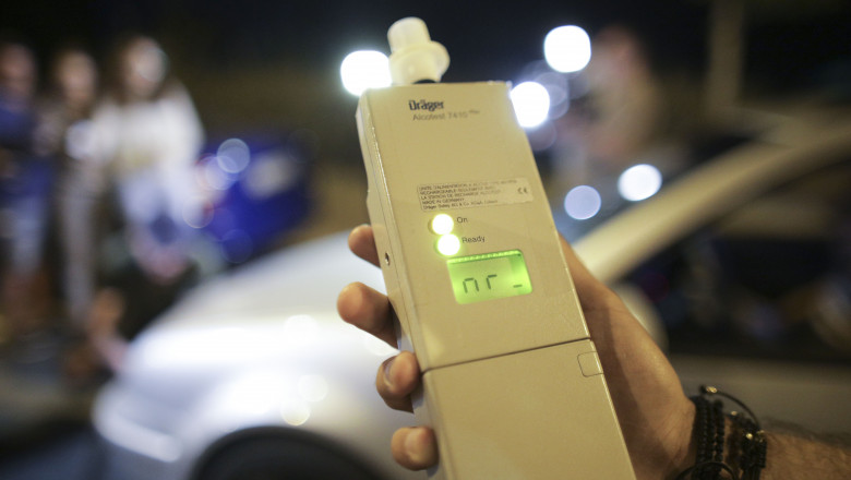 Soferul unui microbuz pentru transportul elevilor din Dambovita a fost prins baut in trafic Imagine