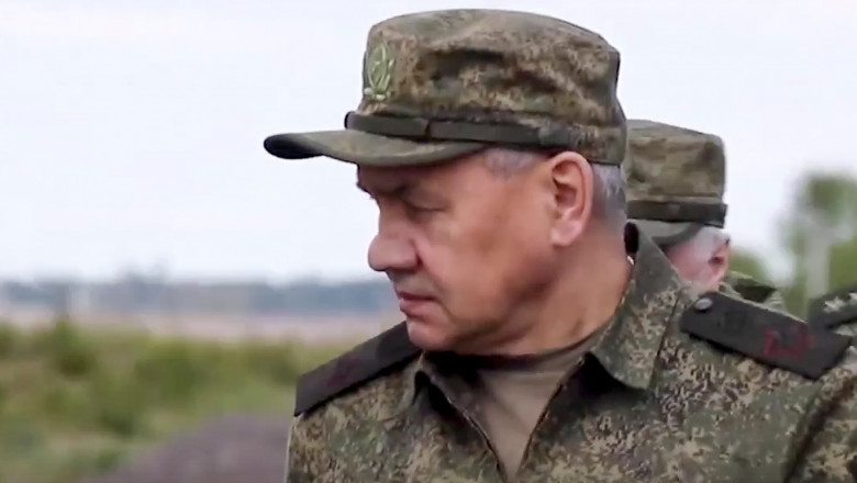 Soigu cere de urgenta mai multe arme pentru frontul din Ucraina Imagine