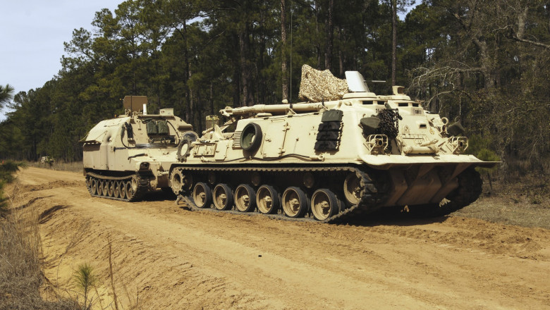 Soldati americani disparuti: Echipele de interventie au reusit sa extraga vehiculul scufundat intr-o mlastina Imagine