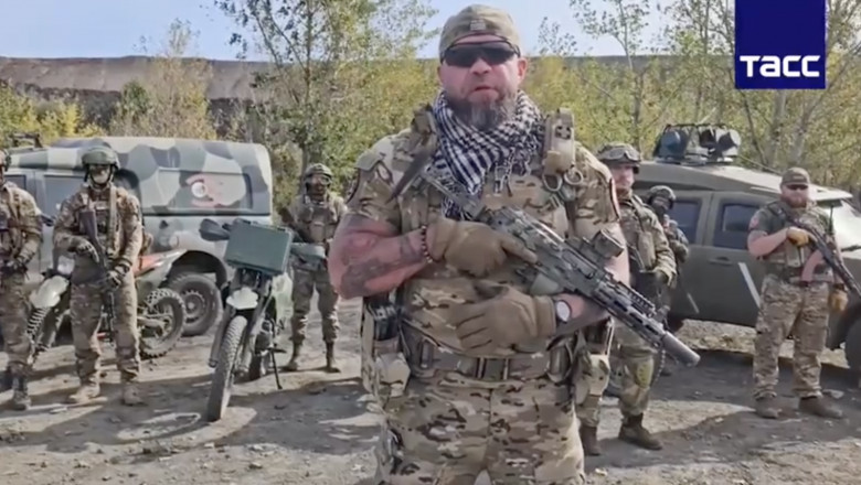 Soldatii rusi din Ucraina trag salve de mitraliera in cinstea zilei lui Putin. „Va multumim ca v-ati dedicat in intregime Patriei” Imagine