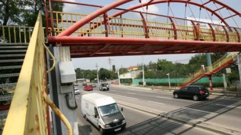 Solutii pentru aglomeratia de pe DN1: pasarele pietonale si sens unic in weekend Imagine