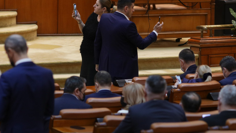 Sondaj CURS: Partidul lui Sosoaca face pragul. PSD conduce in intentia de vot, diferenta de un procent intre PNL si AUR Imagine