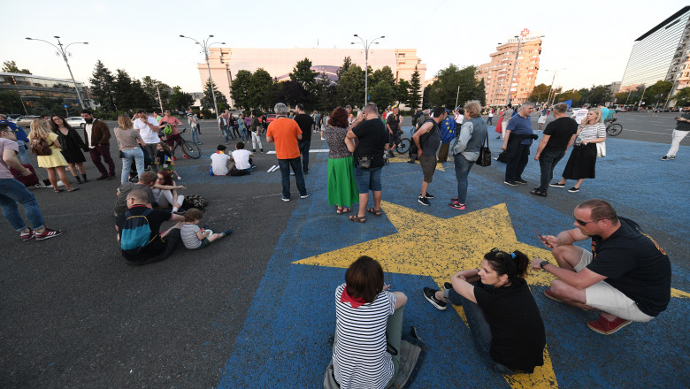 Sondaj Eurobarometru: 7 din 10 romani cred ca apartenenta la UE aduce beneficii Romaniei. Trei sferturi ar vota la europarlamentare Imagine