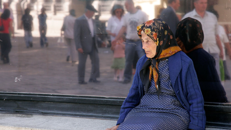 Sondaj INSCOP: Ce cred romanii despre valorile traditionale si interventia statului in economie Imagine