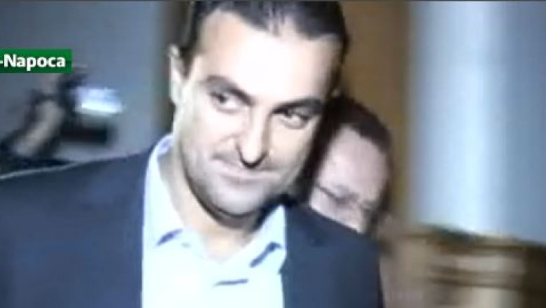 Sorin Apostu a fost condamnat la patru ani si sase luni de inchisoare. Fostul primar al Clujului s-a predat politistilor Imagine