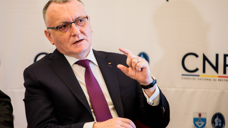 Sorin Cimpeanu: Scoala nu asigura nici macar nota 7 fara meditatii Imagine