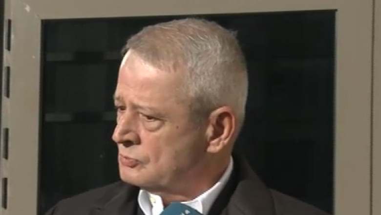 Sorin Oprescu, fotografiat relaxandu-se la terasa, in Grecia. Fostul edil nu poate fi extradat. Reactia ministrului Radu Marinescu Imagine