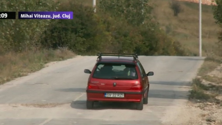 Sosea asfaltata pe bucati. Autoritatile nu au mai avut bani pentru ultimii 400 de metri Imagine