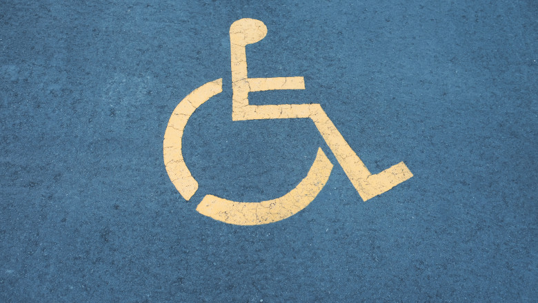 Sot si sotie batuti intr-o parcare, dupa ce i-au atras atentia unui barbat ca a ocupat un loc pentru persoane cu dizabilitati Imagine