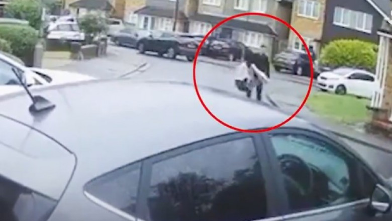 Sotia si cele doua fiice ale unui jurnalist BBC, ucise in propria casa cu o arbaleta. Cine este principalul suspect Imagine