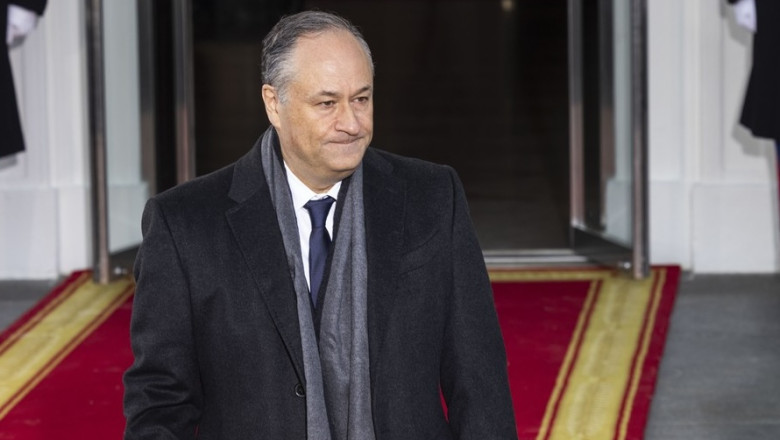 Sotul Kamalei Harris il acuza pe Donald Trump ca l-a dat afara din consiliul administrativ al Muzeului Holocaustului Imagine