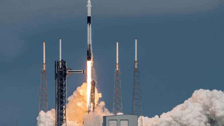 SpaceX a lansat o misiune in spatiu pentru salvarea a doi astronauti blocati pe Statia Spatiala Internationala Imagine