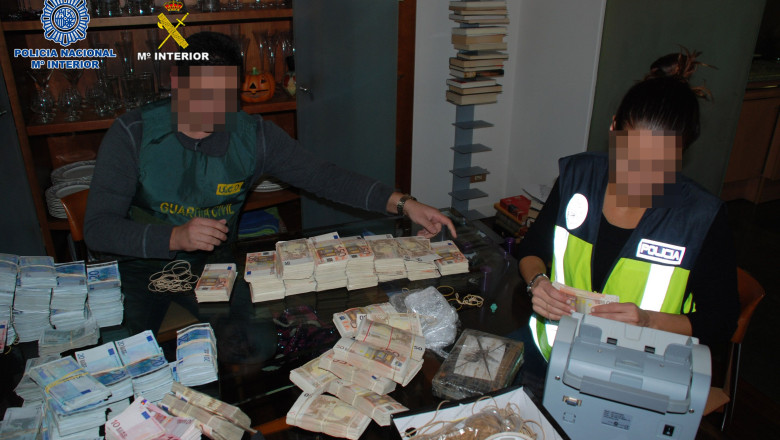 SPANIA. 1.700.000 de euro, gasiti de politie si de Garda Civila la traficantii de droguri Imagine