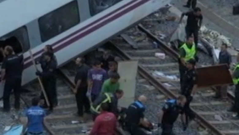 Spania: 80 de oameni au murit si 178 au fost raniti dupa deraierea unui tren. Cauza posibila: viteza excesiva Imagine