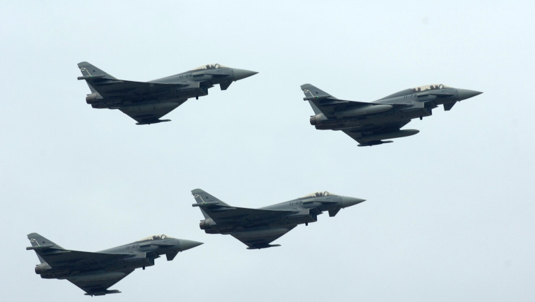 Spania trimite in Romania 8 avioane de vanatoare si 130 de militari Imagine
