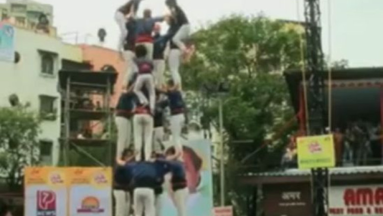 Spanioli fara frica de inaltime. Ei au format piramide umane, la un festival organizat in India Imagine