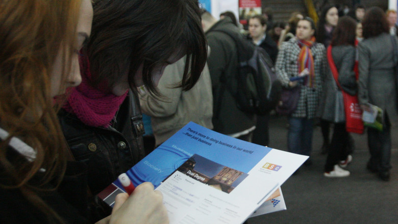 Specialist in resurse umane: Le sugerez tinerilor sa faca practica voluntara in corporatii  Imagine