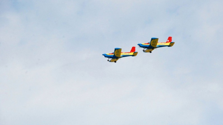 Spectacol aerian la Campia Turzii, cu prilejul Zilei Aviatiei Imagine