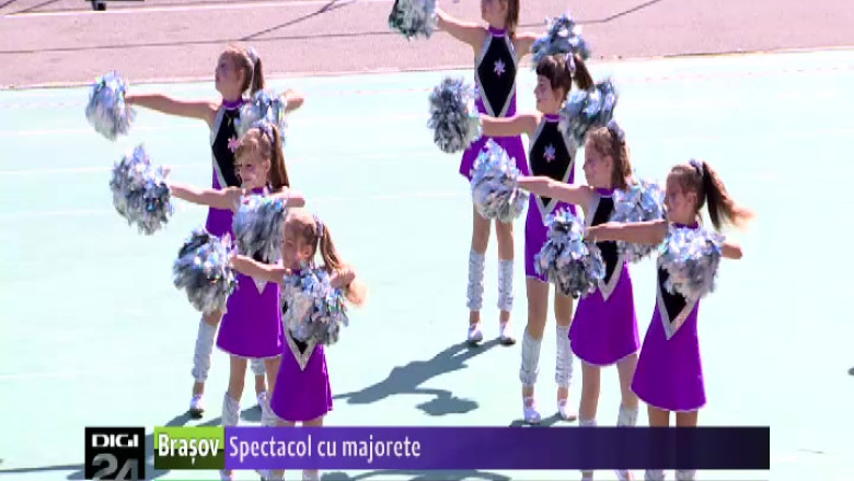 Spectacol cu majorete Imagine