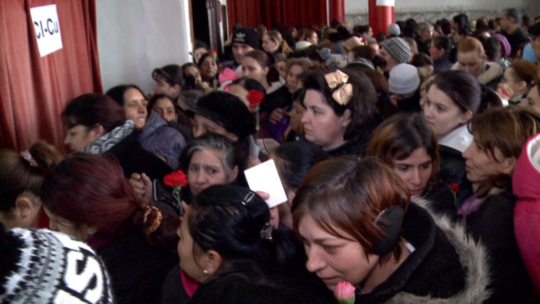 Spectacol cu scandal. O mie de femei s-au imbrancit pentru bonuri cadou Imagine