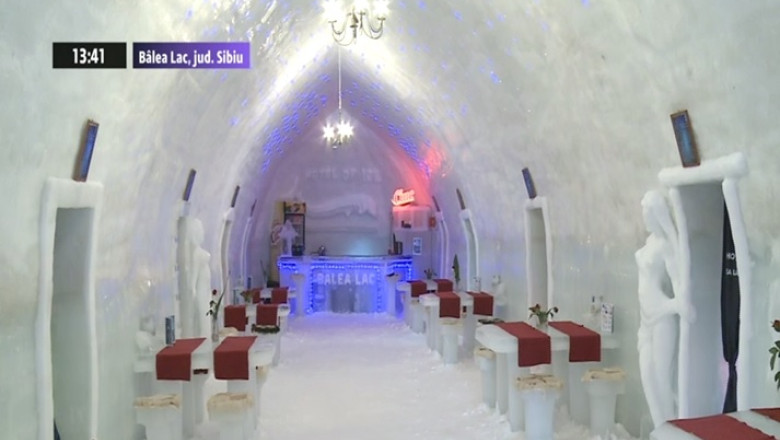 Spectacol de gheata la Balea Lac. Biserica de la cea mai mare altitudine din Romania Imagine