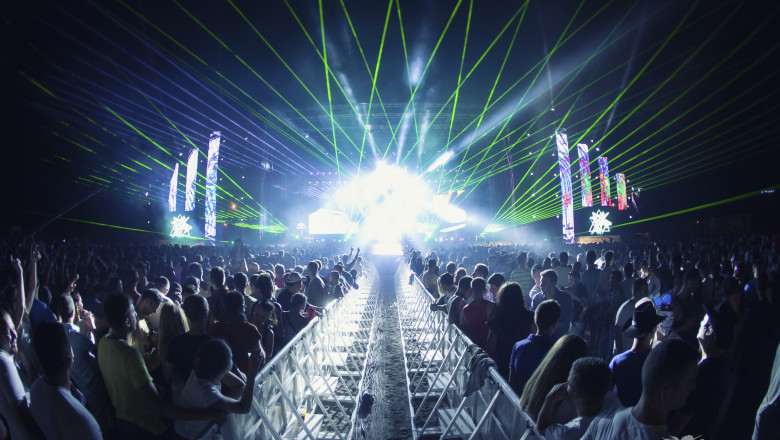 Spectacol de sunet si lumini. Liberty Parade va aduna mii de tineri, pe 26 iulie, pe plaja dintre Venus si Saturn Imagine