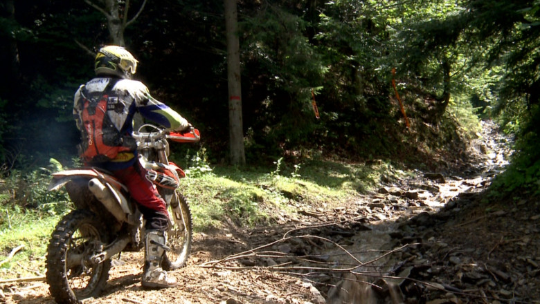 Spectacol pe doua roti, in Suceava, la Festivalul de Hard Enduro  Imagine