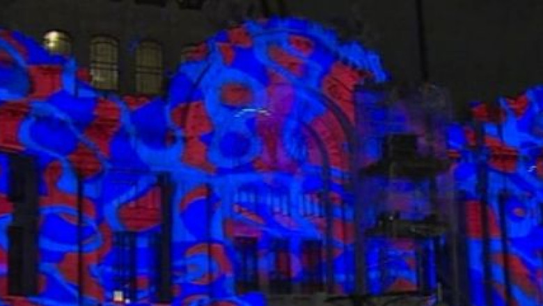 Spectacol plin de culoare in capitala Mexicului. Artistul Miguel Chevalier a „pictat” Palatul de Arte Frumoase cu lumini Imagine
