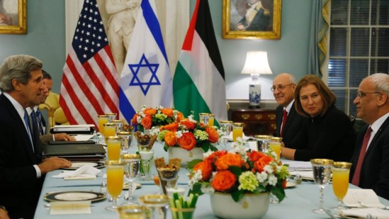 Sperante de pace. Israelienii si palestinienii s-au asezat la masa negocierilor dupa o intrerupere de trei ani Imagine