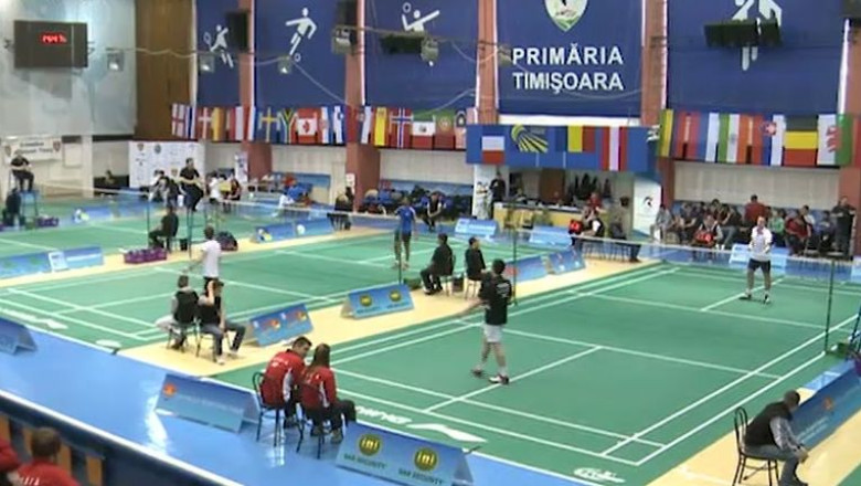 Sperantele - in probele de dublu, la Internationalele de badminton de la Timisoara Imagine